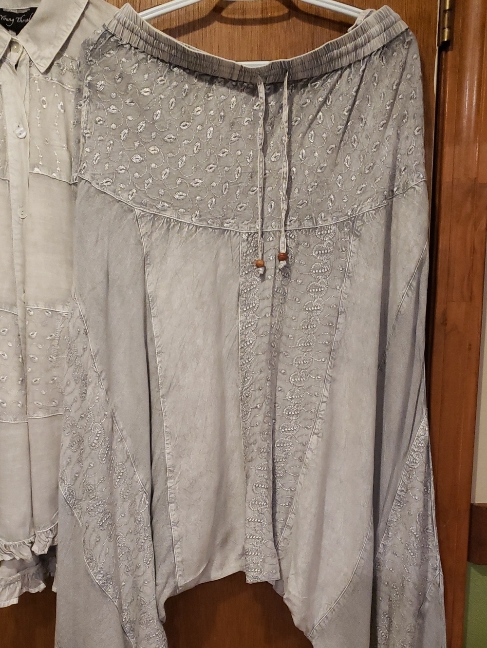 NWT Young Threads Light Gray Embroidered Boho Button-Up Shirt & Harem Pant Set - Picture 10 of 13